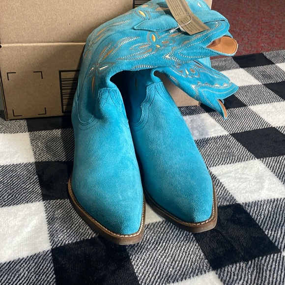 Dingo boots. - Picture 2 of 9